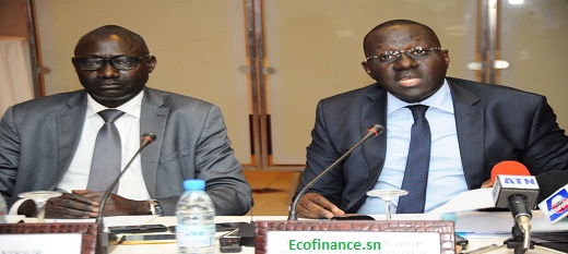Waly Ndour, président du Centif à gauche, à son côté Cheikh Tidiane Diop, secrétaire général du ministère sénégalais en charge de l'Economie. Waly Ndour, président du Centif à gauche, à son côté Cheikh Tidiane Diop, secrétaire général du ministère sénégalais en charge de l'Economie.
