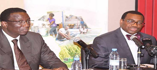 A droite Adésina, président de la Bad en compagnie d'Amadou Bâ, ministre sénégalais en charge des Finances. A droite Adésina, président de la Bad en compagnie d'Amadou Bâ, ministre sénégalais en charge des Finances.