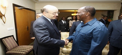 Poignée de main chaleureuse entre Juppée et Ouattara, signe d'un partenariat gagnant-gagnant ? Poignée de main chaleureuse entre Juppée et Ouattara, signe d'un partenariat gagnant-gagnant ?