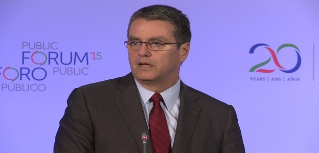 Roberto Azevêdo souligne l'importance de défendre la cause du commerce face à un sentiment anti-mondialisation observé dans de nombreux pays. Roberto Azevêdo souligne l'importance de défendre la cause du commerce face à un sentiment anti-mondialisation observé dans de nombreux pays.