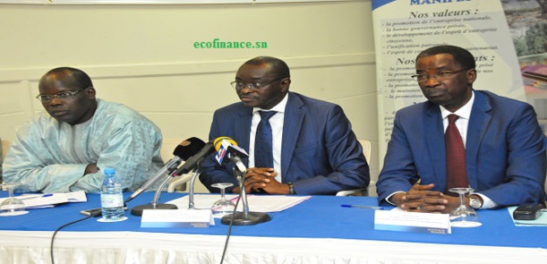 Au centre, Pieere Ndiaye, directeur général de la Planification et des Politiques économiques s'exprimant sur les difficultés des règles d'origine dans l'espace Cedeao.