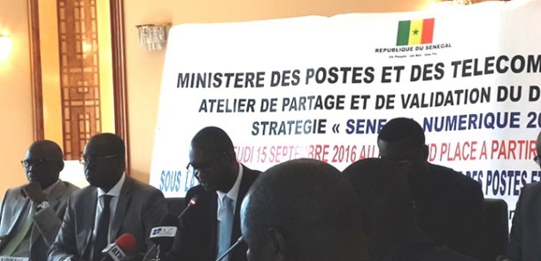 Au micro, Malick Ndiaye, directeur Cabinet ministère des Télécommunications, lors d'un atelier de partage de la stratégie ''Sénégal numérique 2016-2025''. Au micro, Malick Ndiaye, directeur Cabinet ministère des Télécommunications, lors d'un atelier de partage de la stratégie ''Sénégal numérique 2016-2025''.