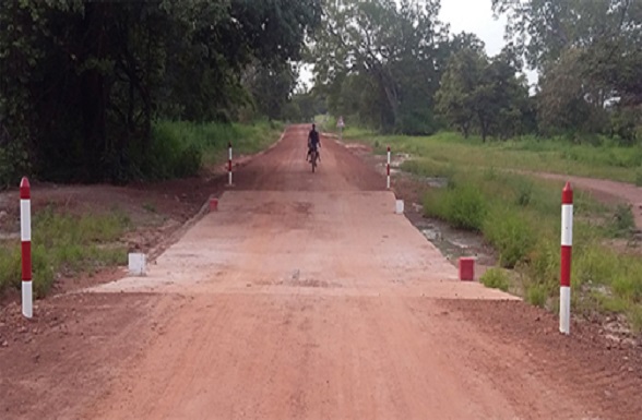 La Bad souligne les efforts du gouvernement dans le domaine du désenclavement en milieu rural. La Bad souligne les efforts du gouvernement dans le domaine du désenclavement en milieu rural.