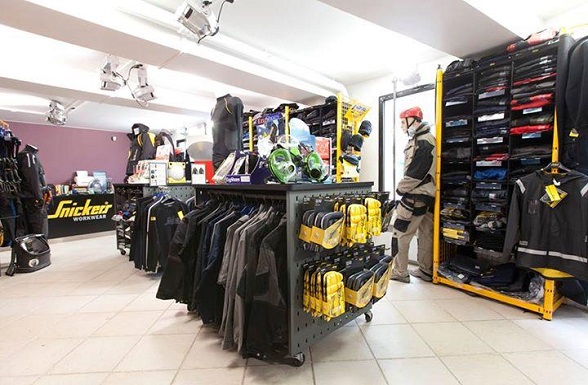Ce magasin de vêtements et chaussure peut s'appuyer sur guide de l'Ocde pour son approvisionnement.