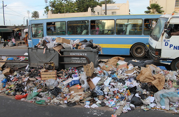 Un atelier randonnée se fera sous forme d'une marche combinée au ramassage d'ordures à Dakar. Un atelier randonnée se fera sous forme d'une marche combinée au ramassage d'ordures à Dakar.