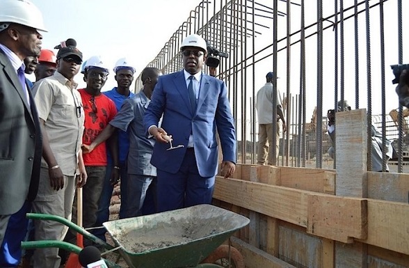 Macky Sall à la pose de la première pierre pour la construction du parc technologique de Diamniadio. Macky Sall à la pose de la première pierre pour la construction du parc technologique de Diamniadio.