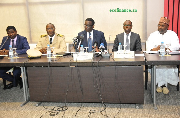 Amadou Bâ, ministre sénégalais de l'Economie, des Finances et du Plan, s'exprimant sur les titres fonciers. Amadou Bâ, ministre sénégalais de l'Economie, des Finances et du Plan, s'exprimant sur les titres fonciers.