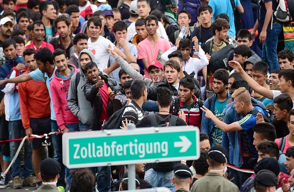 Départ d'Italie des premiers demandeurs d'asile transférés au sein de l'Union européenne. Départ d'Italie des premiers demandeurs d'asile transférés au sein de l'Union européenne.