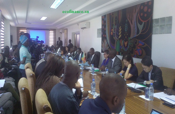 Au milieu, devant les caméras, Birima Mangara, présidant la revue politique de l'Acab. Au milieu, devant les caméras, Birima Mangara, présidant la revue politique de l'Acab.