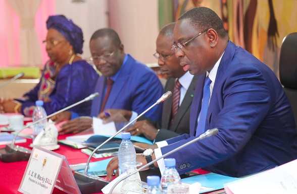 Le Président Macky SALL a réuni le Conseil des Ministres, mercredi 15 mars 2017, au Palais de la République. Le Président Macky SALL a réuni le Conseil des Ministres, mercredi 15 mars 2017, au Palais de la République.