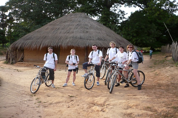 La Casamance est un réservoir naturel d'attraits touristiques qui favorise le développement d'un tourisme communautaire. La Casamance est un réservoir naturel d'attraits touristiques qui favorise le développement d'un tourisme communautaire.