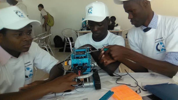 PROMOTION DE LA SCIENCE ET DE LA TECHNOLOGIE : La finale du championnat africain de robotique se tient à Dakar PROMOTION DE LA SCIENCE ET DE LA TECHNOLOGIE : La finale du championnat africain de robotique se tient à Dakar