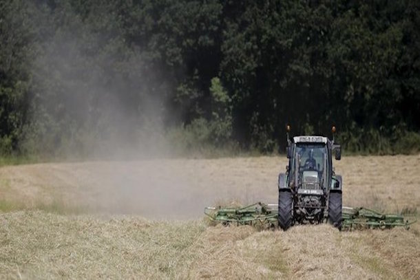 La Tunisie envisage d'importer des voitures et engins agricoles d'Algérie