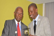 Promotion des infrastructures routières en Afrique : Uhuru Kenyatta remporte le trophée Babacar Ndiaye 2018 Promotion des infrastructures routières en Afrique : Uhuru Kenyatta remporte le trophée Babacar Ndiaye 2018