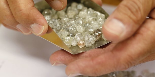 Diamant : la sous-tarification aurait coûté près de 500 millions de dollars en six ans à la plus grande mine d'Angola Diamant : la sous-tarification aurait coûté près de 500 millions de dollars en six ans à la plus grande mine d'Angola