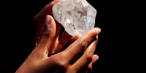 En Angola, les producteurs nationaux sont obligés de passer par l'intermédiaire de Sodiam l'entreprise publique de commerce de diamant, pour écouler leurs produits. (Crédits : REUTERS/Lucas Jackson)