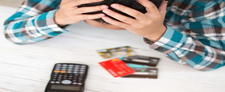 Les banques sont accusées de charger la barque pour les personnes ayant des difficultés financières. Les banques sont accusées de charger la barque pour les personnes ayant des difficultés financières.