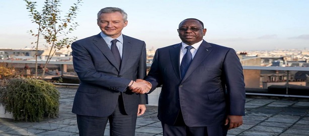 Poignée de main entre Bruno Le Maire et Macky Sall. Poignée de main entre Bruno Le Maire et Macky Sall.