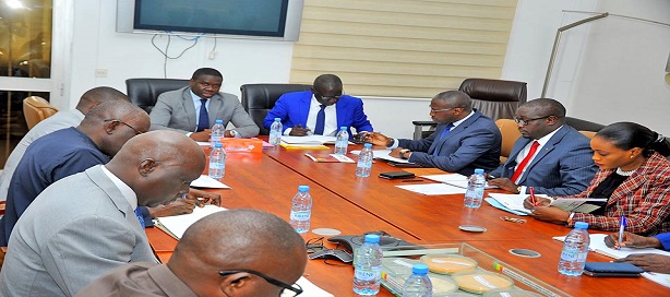 Oumar Youm et Mayacine Camara veulent plus de dynamisme, de pragmatisme et d’efficience dans le pilotage et la coordination de leur département Oumar Youm et Mayacine Camara veulent plus de dynamisme, de pragmatisme et d’efficience dans le pilotage et la coordination de leur département