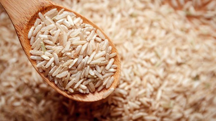 Riz parfumé et riz brisé ordinaire. Riz parfumé et riz brisé ordinaire.