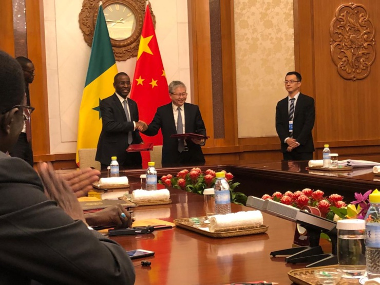 Le ministre de l’Economie, du Plan et de la Coopération et le vice-président chinois de l’Agence Nationale de la Coopération Internationale pour le Développement.