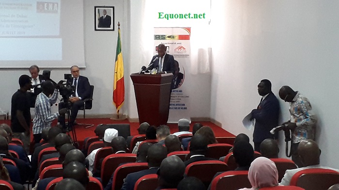 A la tribune, Amadou Hott, ministre sénégalais de l’Economie, du Plan et de la Coopération ouvrant les travaux du colloque de l'AS-ENA.. A la tribune, Amadou Hott, ministre sénégalais de l’Economie, du Plan et de la Coopération ouvrant les travaux du colloque de l'AS-ENA..