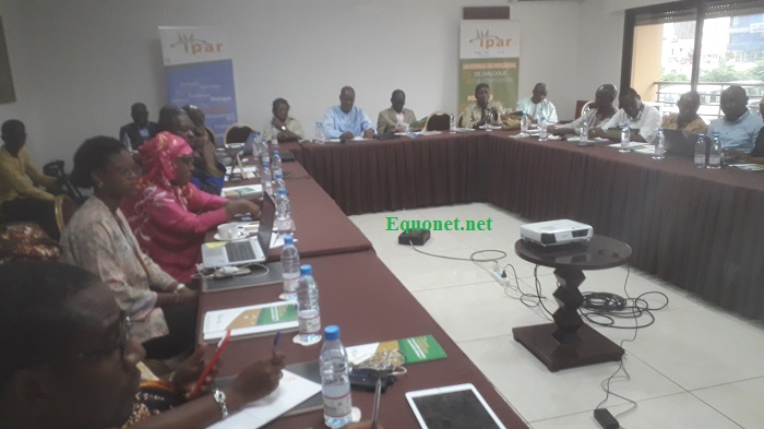 Ipar sensibilise la presse économique sur les enjeux du pétrole et du gaz sénégalais.