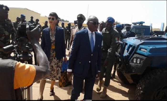 Sidiki Kaba, ministre sénégalais des Forces armées et Irène Mingasson, ambassadeur de l'Union européenne au Sénégal. Sidiki Kaba, ministre sénégalais des Forces armées et Irène Mingasson, ambassadeur de l'Union européenne au Sénégal.