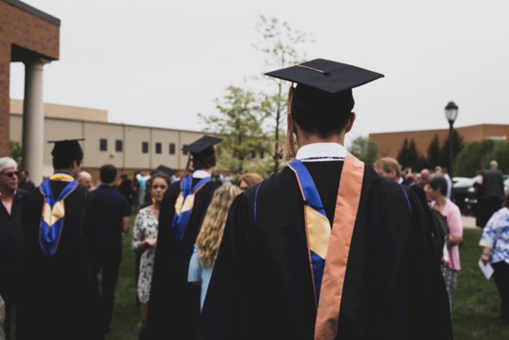 Aux États-Unis, la valeur des prêts étudiants en cours a plus que doublé en dix ans de 119,51%.