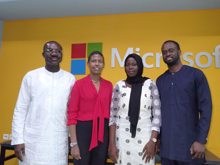 De gauche à droite : Omar Touré, Responsable YALI et spécialiste éducation, business et entrepreneuriat, Yacine Barro Bourgault, Responsable Business PME pour le Moyen-Orient et l'Afrique chez Microsoft, Seynabou Sene, diplômée de Polytechnique de Thiès, ancienne certifiée Yali et stagiaire chez ADN Tech, Momar Diop, DG de la start up sénégalaise ADN Tech.