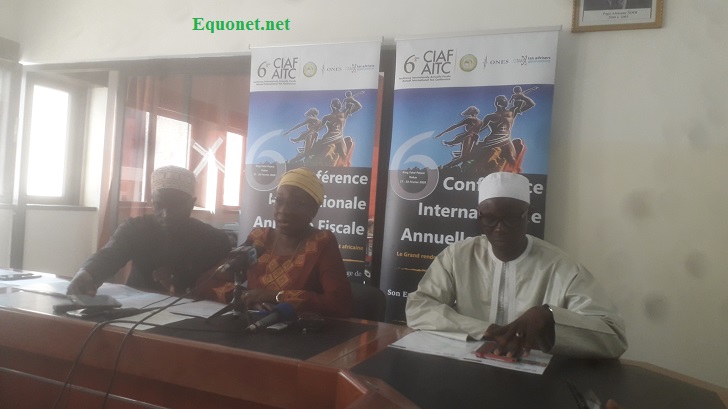 La président de l'ONES en compagnie des ses confrères s'exprimant sur la mobilisation des recettes fiscales intérieures au Sénégal et en Afrique de l'ouest.