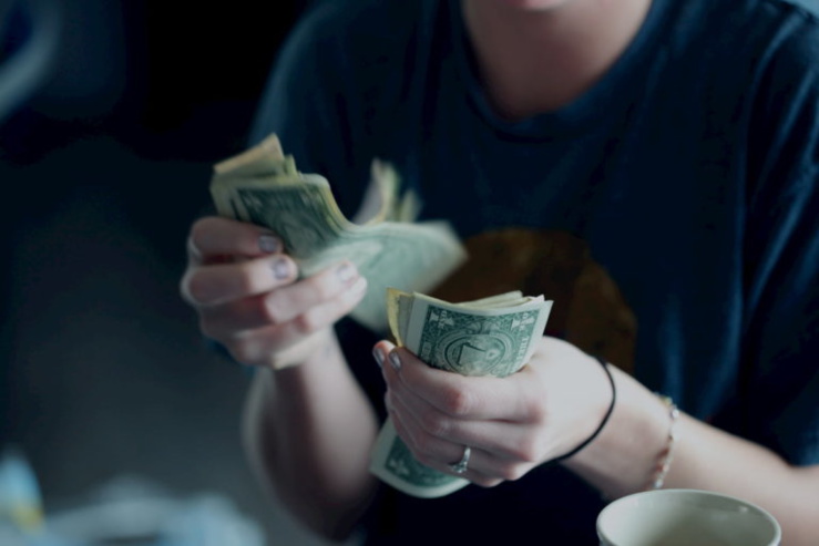Le taux d'épargne personnel aux États-Unis grimpe à 13,1%, le plus haut depuis 1981