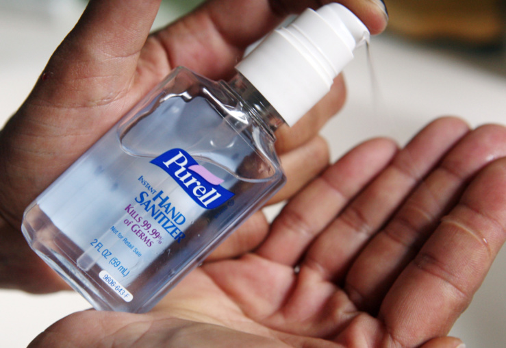 C'est faux, le gel hydroalcoolique ne constitue aucun danger si le dosage est respecté 