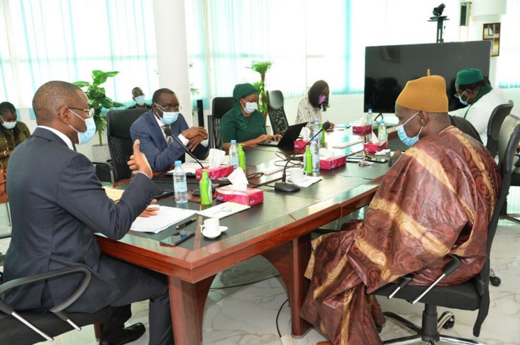 Amadou Hott een concertation avec le secteur privé local. Amadou Hott een concertation avec le secteur privé local.