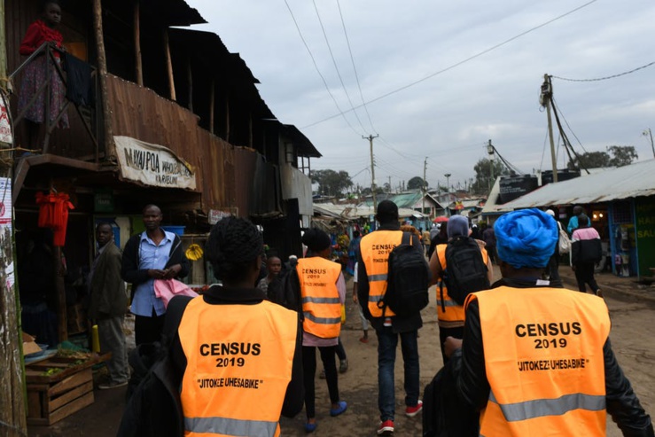 Recenseurs à Nairobi, Kenya. Les pays doivent collecter des statistiques comparables sur les populations.