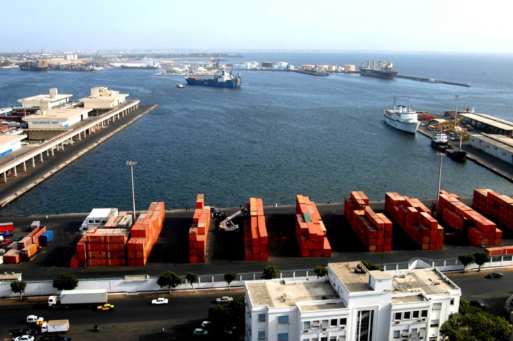 Vue aérienne du port autonome de Dakar. Vue aérienne du port autonome de Dakar.