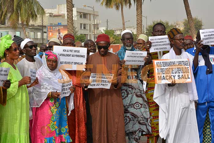 Photo d'archive de retraités sénégalais en marche; Photo d'archive de retraités sénégalais en marche;