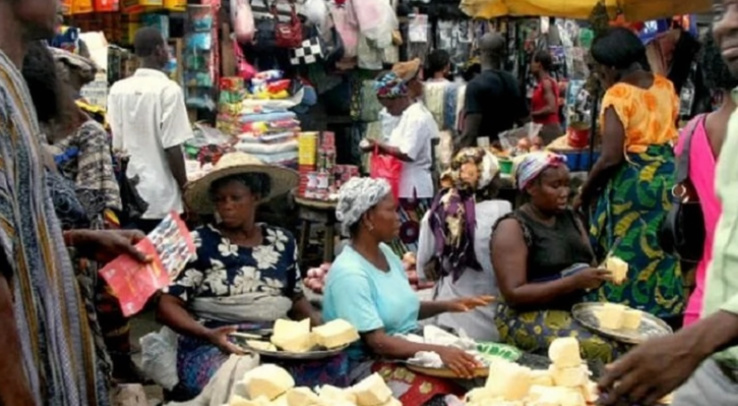 Les femmes occupent une place importante dans les marchés africains. Les femmes occupent une place importante dans les marchés africains.