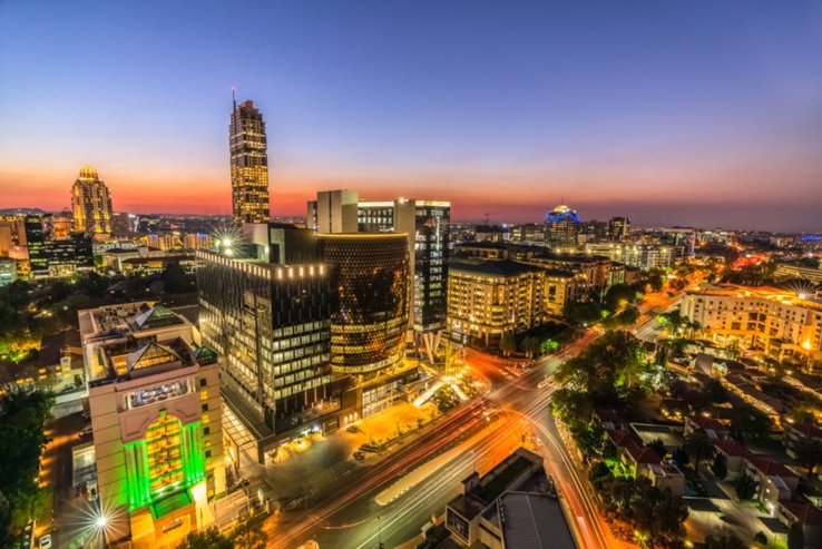 Pour l'instant, seuls ceux qui en ont les moyens pourront échapper aux coupures de courant. Shutterstock / Arnold Petersen Pour l'instant, seuls ceux qui en ont les moyens pourront échapper aux coupures de courant. Shutterstock / Arnold Petersen