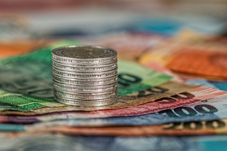Les pays à faible revenu auront besoin d'environ 200 milliards de dollars jusqu'en 2025 pour intensifier leur réponse à la pandémie