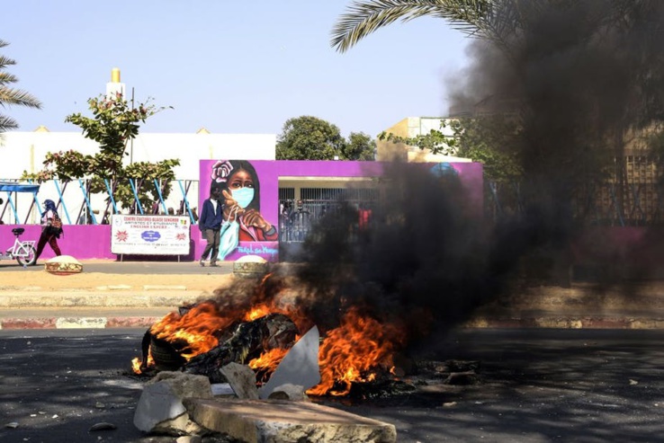 Violentes manifestations à Dakar, au Sénégal, après l'arrestation du chef de l'opposition Ousmane Sonko pour viol. Photo par SEYLLOU / AFP via Getty Images Violentes manifestations à Dakar, au Sénégal, après l'arrestation du chef de l'opposition Ousmane Sonko pour viol. Photo par SEYLLOU / AFP via Getty Images
