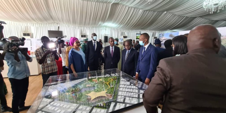 Signature du contrat de maîtrise d’œuvre entre l’Etat du Sénégal et le cabinet ‘’atelier d’architecture Djellali’’. Signature du contrat de maîtrise d’œuvre entre l’Etat du Sénégal et le cabinet ‘’atelier d’architecture Djellali’’.