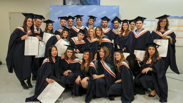 La demande de diplômés d'écoles de commerce devrait rebondir après la pandémie covid19. La demande de diplômés d'écoles de commerce devrait rebondir après la pandémie covid19.