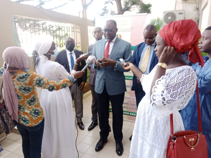 Habib Ndao, directeur exécutif de l'OQSF Sénégal s'exprimant devant la presse. Habib Ndao, directeur exécutif de l'OQSF Sénégal s'exprimant devant la presse.