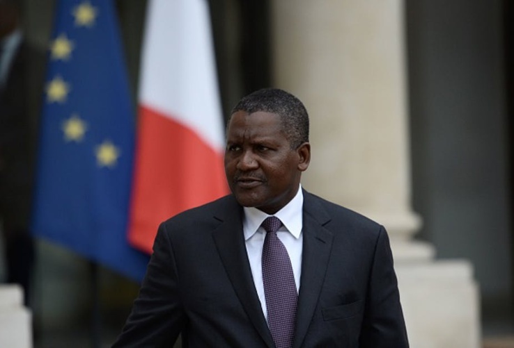 Aliko Dangote quitte le palais présidentiel français de l'Elysée après une rencontre avec le président en 2016. Stéphane de Sakutin/AFP via Getty Images Aliko Dangote quitte le palais présidentiel français de l'Elysée après une rencontre avec le président en 2016. Stéphane de Sakutin/AFP via Getty Images