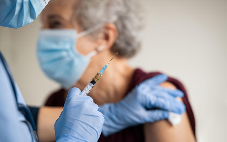 la plupart des travailleurs soutiennent les mandats de vaccins et de masques pour le lieu de travail, selon une enquête mondiale