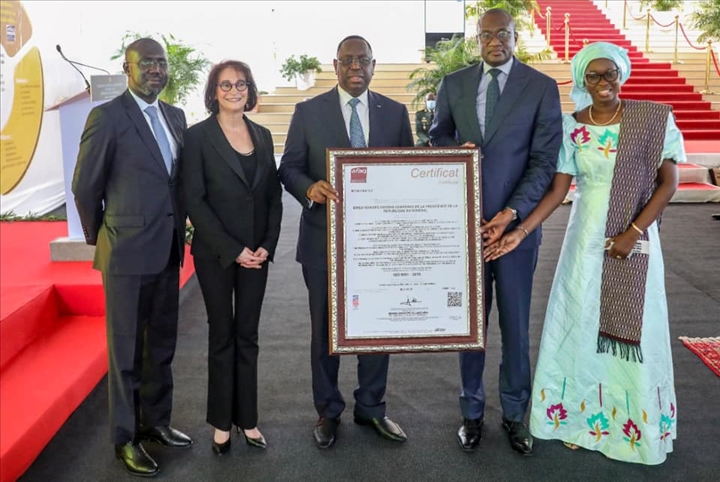 Cérémonie de remise de la certification de la DMG pour sa politique de qualité. Cérémonie de remise de la certification de la DMG pour sa politique de qualité.