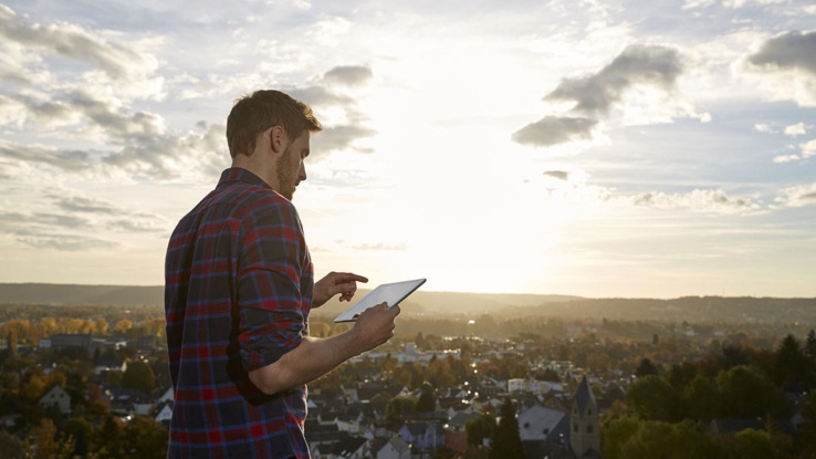 Orange, Sonatel et SES déploient le premier gateway O3b mPOWER au Sénégal. Orange, Sonatel et SES déploient le premier gateway O3b mPOWER au Sénégal.