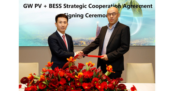 Wu Guangwen (PDG - Meinergy), Zhou Wei (directeur général - Bureau de représentation de Huawei au Ghana), et Fang Liangzhou (vice-président et directeur du marketing - Huawei Digital Power), ont assisté à la cérémonie de signature.