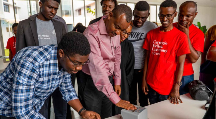 Des étudiants de l’université Carnegie Mellon au Rwanda, l’un des pays où le programme Codage pour l’emploi a été mis en œuvre. Des étudiants de l’université Carnegie Mellon au Rwanda, l’un des pays où le programme Codage pour l’emploi a été mis en œuvre.